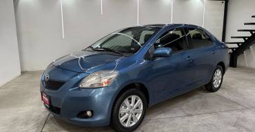 TOYOTA YARIS PREMIUM 2015