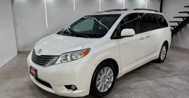 TOYOTA SIENNA XLE 2017