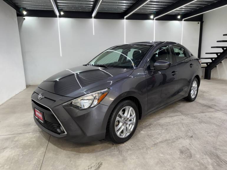 TOYOTA YARIS XLE 2016