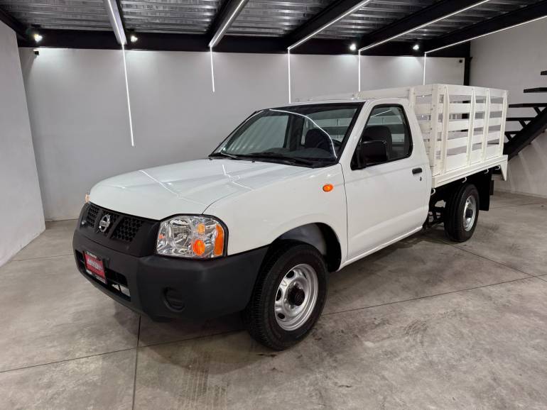 NISSAN NP300 ESTACAS 2015