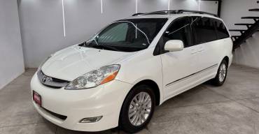 TOYOTA SIENNA LIMITED 2010