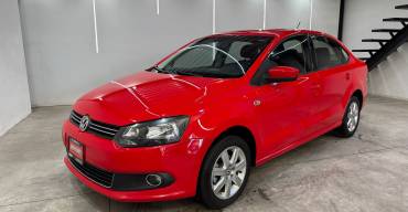 VOLKSWAGEN VENTO HIGHLINE 2014
