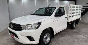 TOYOTA HILUX ESTACAS 2020