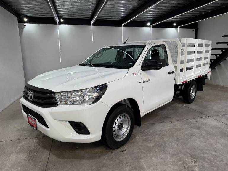 TOYOTA HILUX ESTACAS 2020