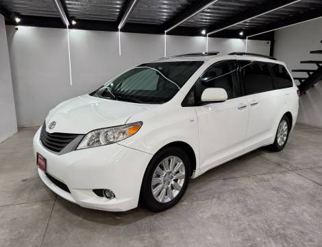 TOYOTA SIENNA XLE 2014