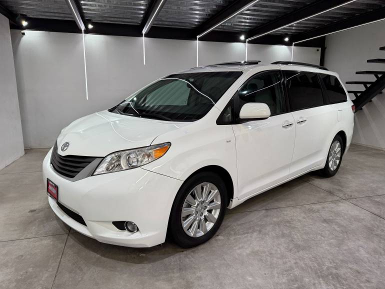 TOYOTA SIENNA XLE 2014