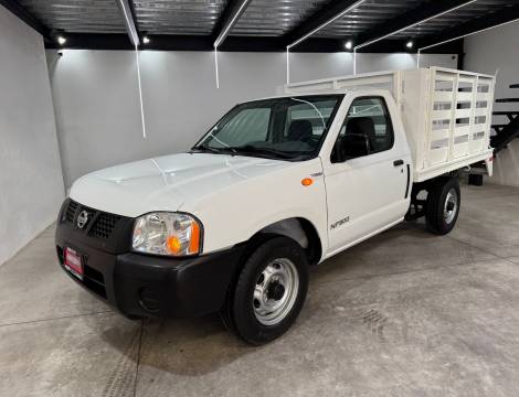 NISSAN NP300 ESTACAS 2013