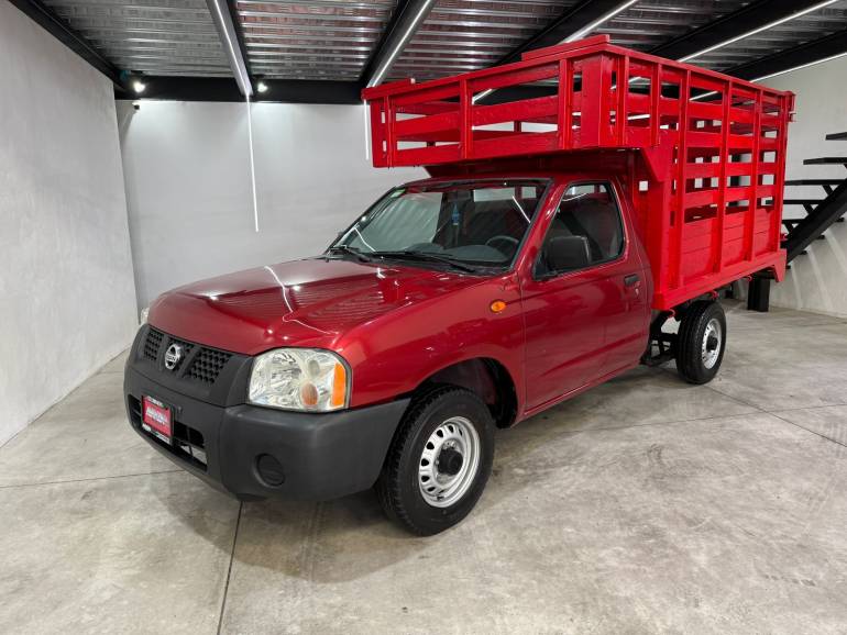 NISSAN NP300 ESTACAS 2009