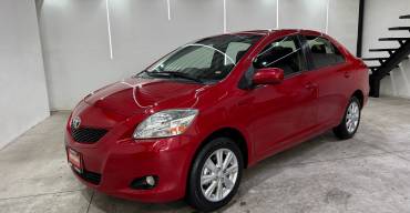 TOYOTA YARIS PREMIUM 2015