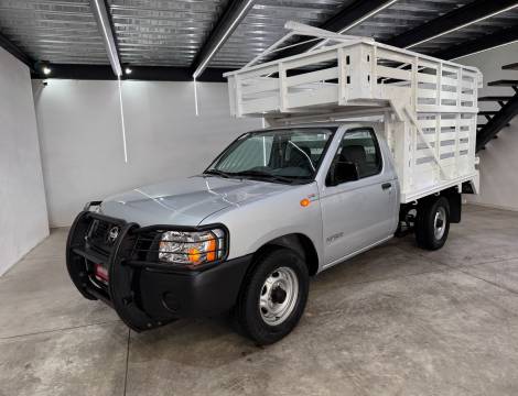 NISSAN NP300 ESTACAS 2013
