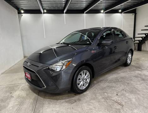 TOYOTA YARIS R XLE 2016