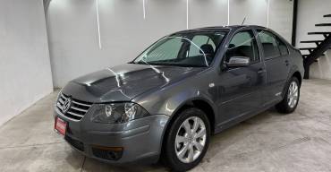 VOLKSWAGEN JETTA CLASICO TEAM 2014