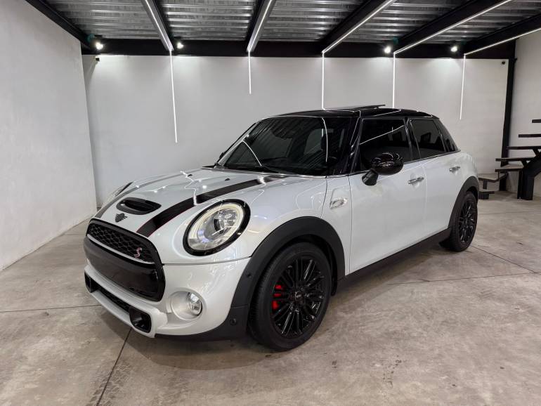 MINI COOPER HOT CHILLI 2018