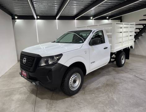 NISSAN NP300 ESTACAS 2022