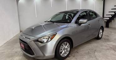 TOYOTA YARIS R XLE 2016