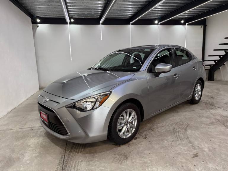 TOYOTA YARIS R XLE 2016