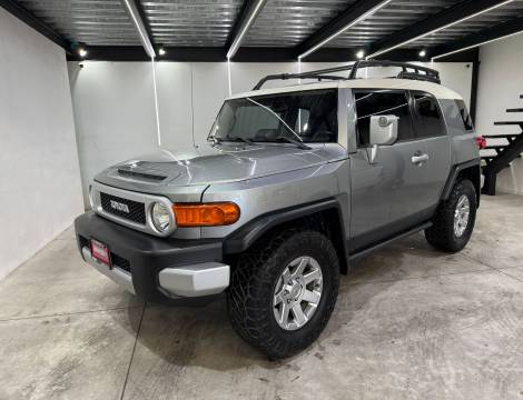 TOYOTA FJ CRUSIER PREMIUM 2012