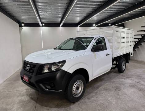 NISSAN NP300 ESTACAS 2016