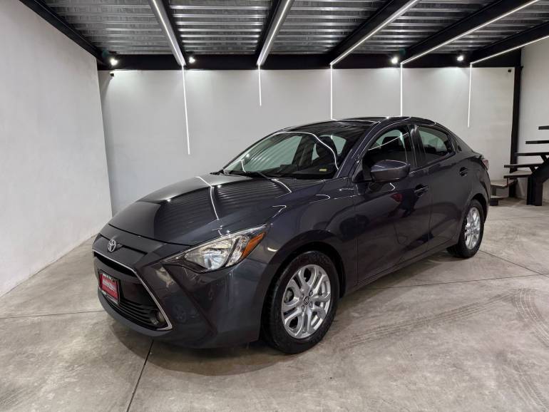 TOYOTA YARIS NAVI R XLE 2017