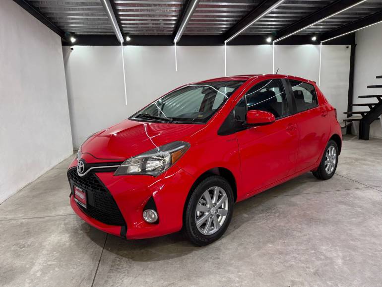 TOYOTA YARIS PREMIUM HB 2015