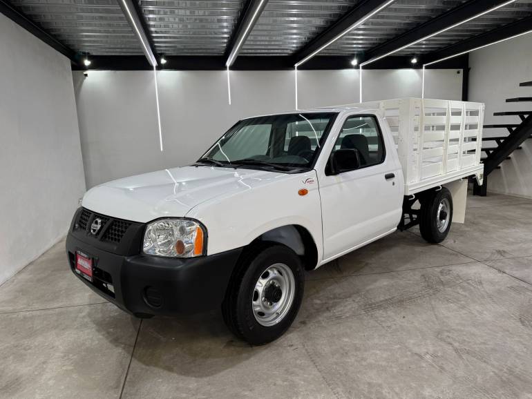 NISSAN NP300 ESTACAS 2014