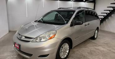 TOYOTA SIENNA LE 2008