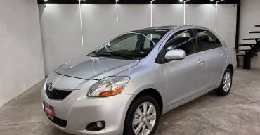TOYOTA YARIS PREMIUM 2014