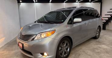 TOYOTA SIENNA XLE 2015