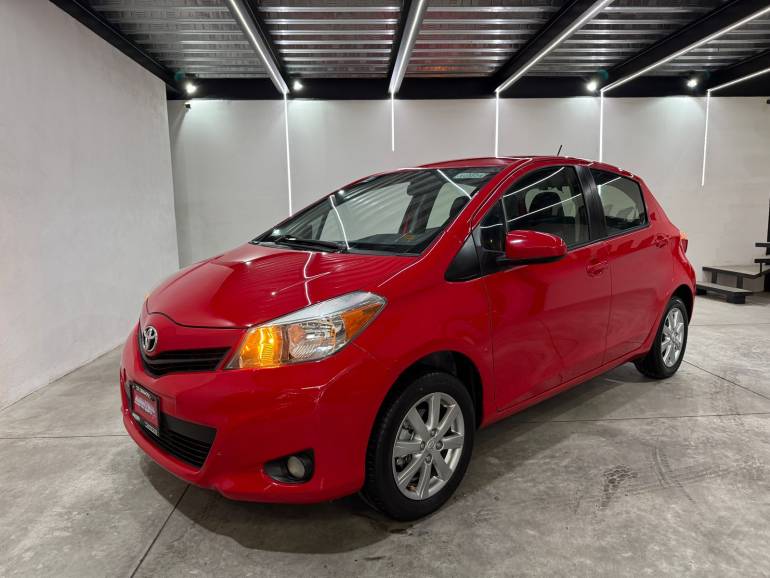 TOYOTA YARIS HB PREMIUM 2014