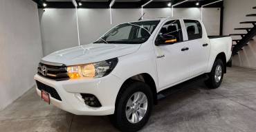 TOYOTA HILUX SR DOBLE CAB 2016