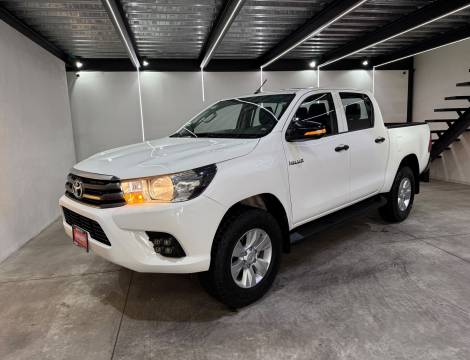 TOYOTA HILUX SR DOBLE CAB 2016