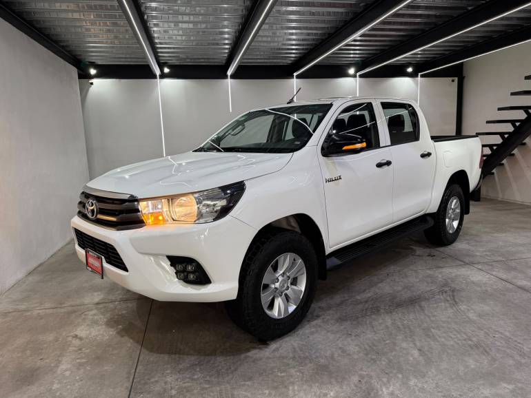 TOYOTA HILUX SR DOBLE CAB 2016
