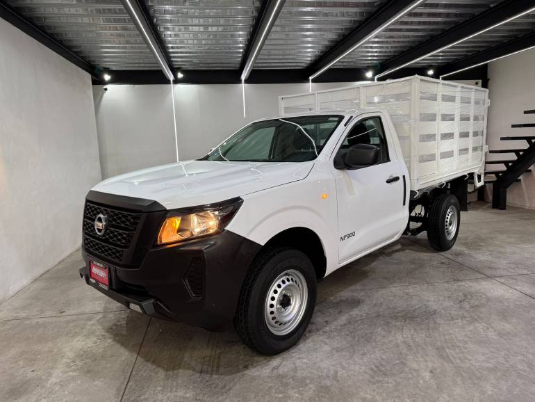 NISSAN NP300 ESTACAS T/M A/C 2022