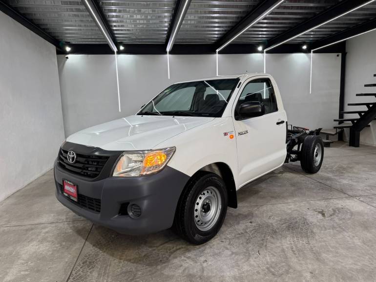 TOYOTA HILUX CHASIS CABINA 2015