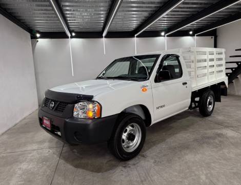 NISSAN NP300 ESTACAS 2.4 VER.ESP 2015