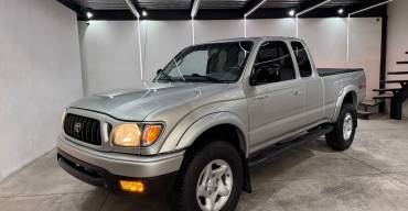 TOYOTA TACOMA 4X4 CABINA Y MEDIA 2003