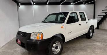 NISSAN NP300 2.4 DOBLE CABINA 2014