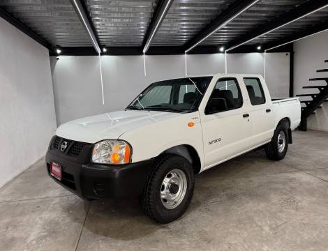 NISSAN NP300 2.4 DOBLE CABINA 2014