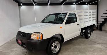 NISSAN NP300 2.4 ESTACAS VER.ESP 2014