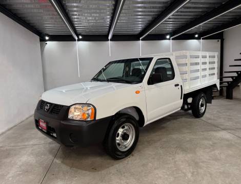 NISSAN NP300 2.4 ESTACAS VER.ESP 2014