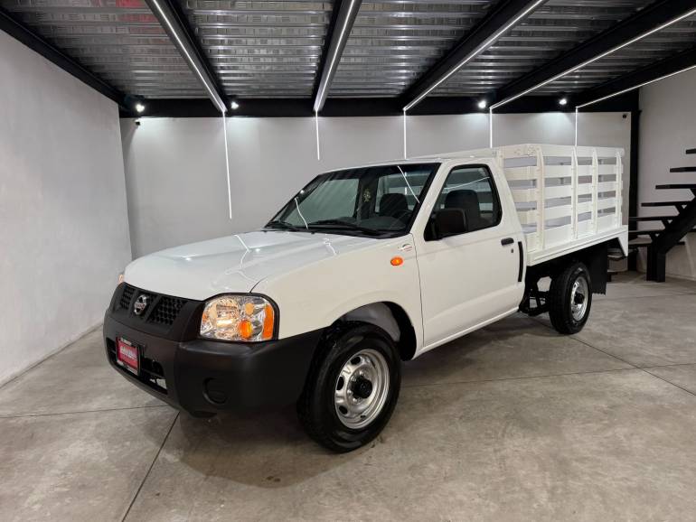 NISSAN NP300 2.4 ESTACAS VER.ESP 2014