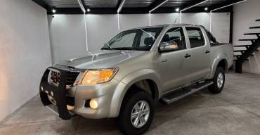 TOYOTA HILUX SR 2.7 DOBLE CAB 2013