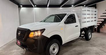 NISSAN NP300 2.5 ESTACAS 2021