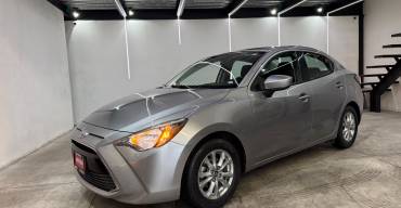 TOYOTA YARIS 1.5 R XLE 2016